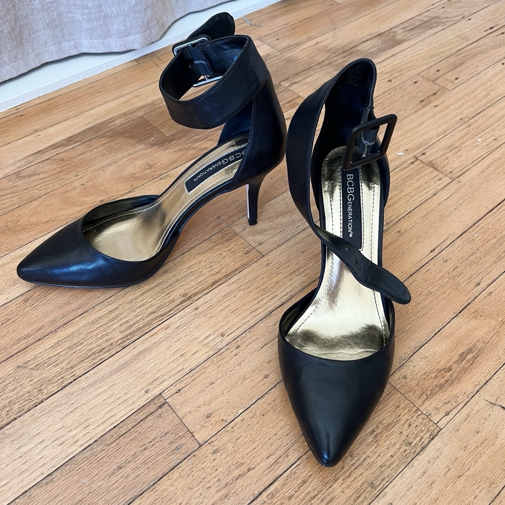 BCBG 3” heels, size 9